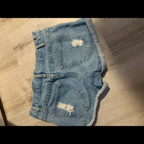 Woman’s Clothes - Picture 5 of 8